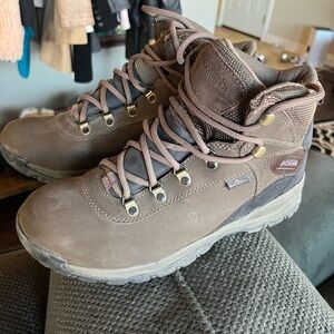 COLUMBIA hiking boots